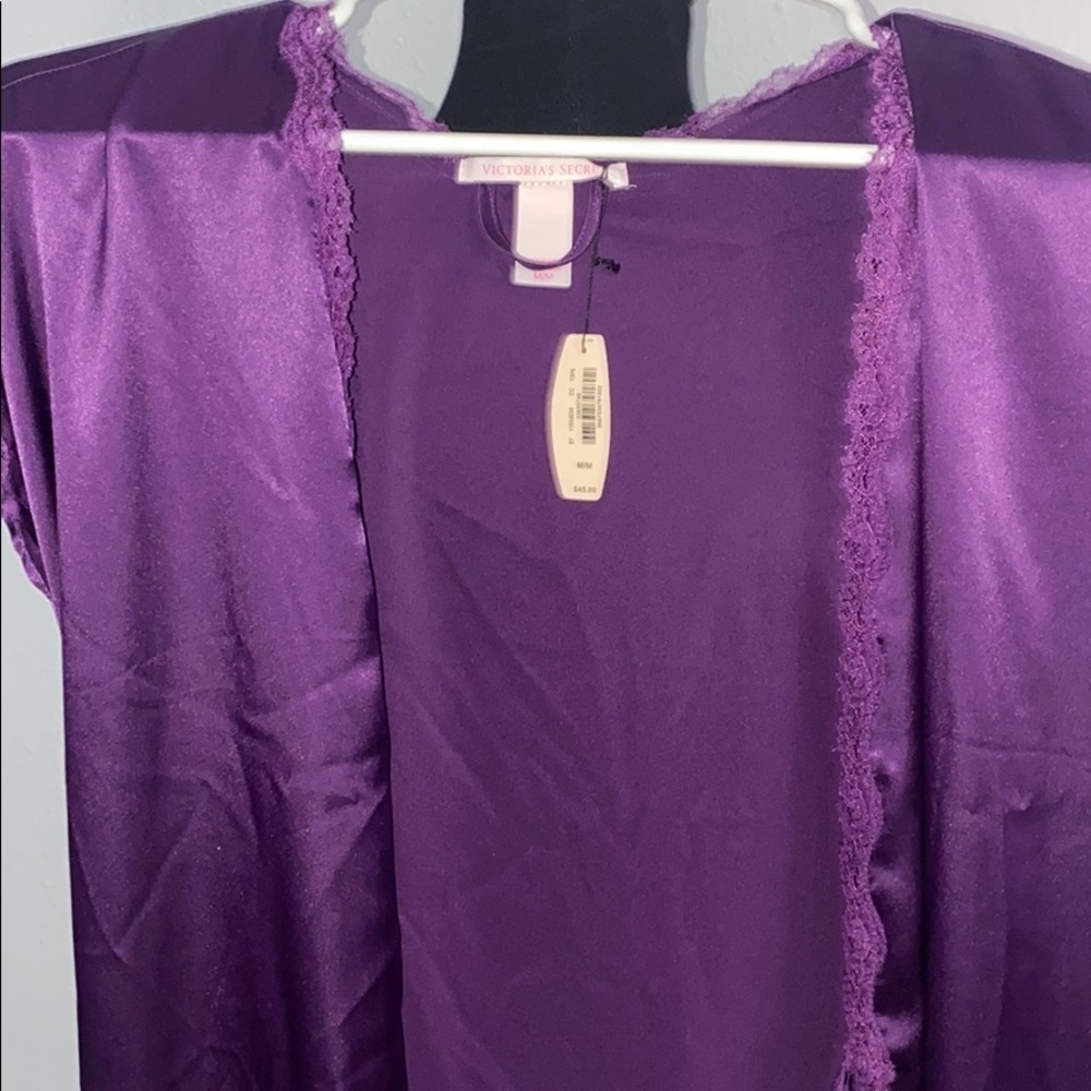 Purple satin short sleeved robe size M lace piping - Picture 5 of 6